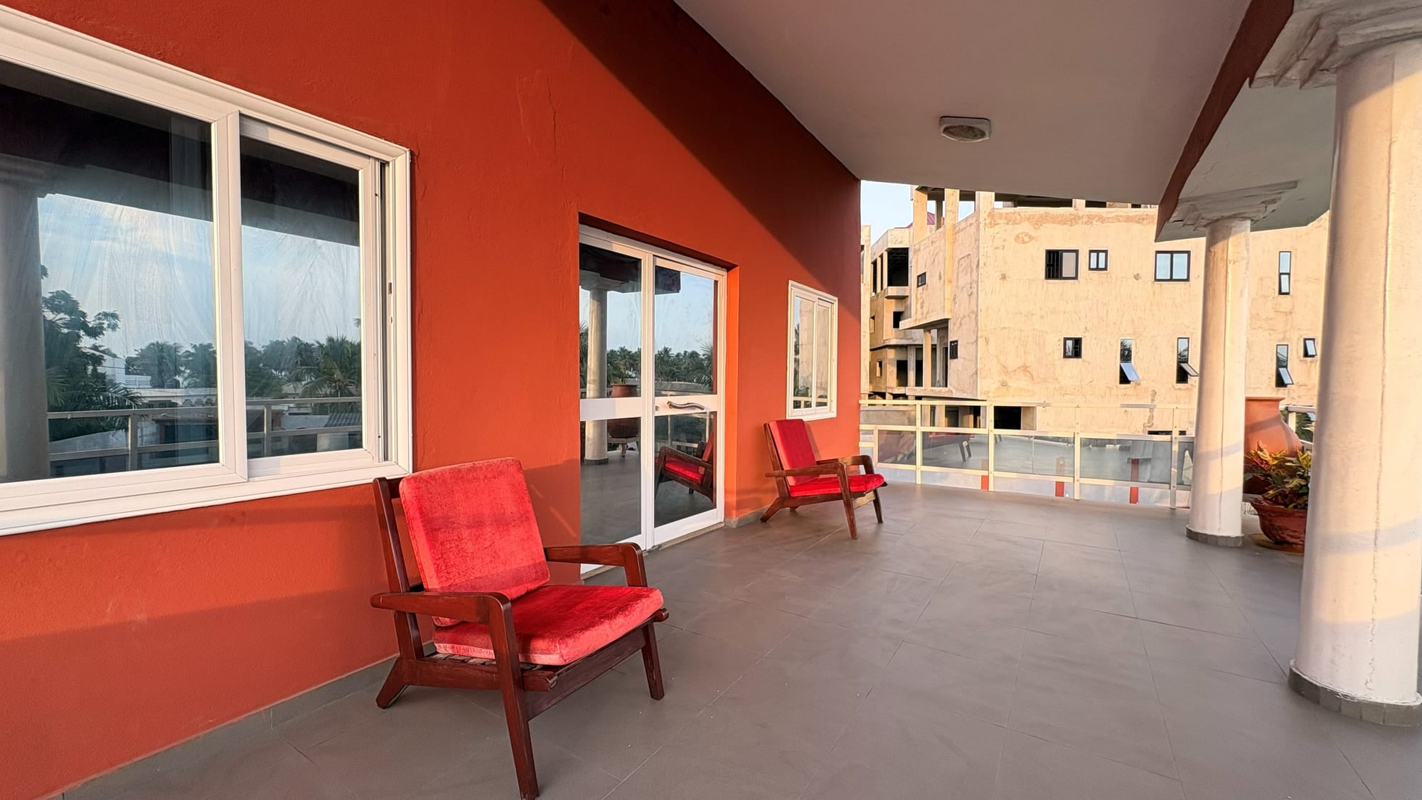 Espace salon sur la terrasse de Maison Stella, Avepozo, Lomé