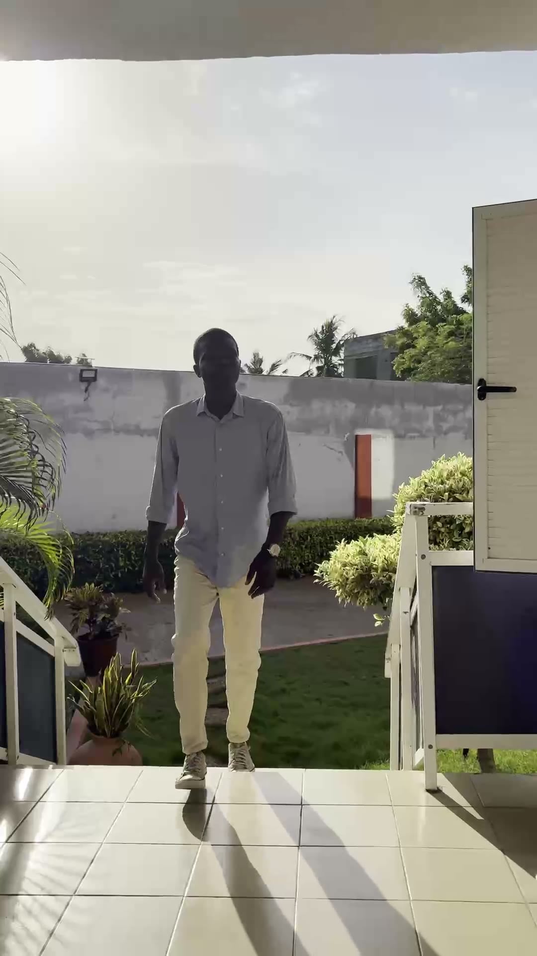 Les extérieurs et le jardin de Maison Stella à Avepozo, Lomé (vidéo)